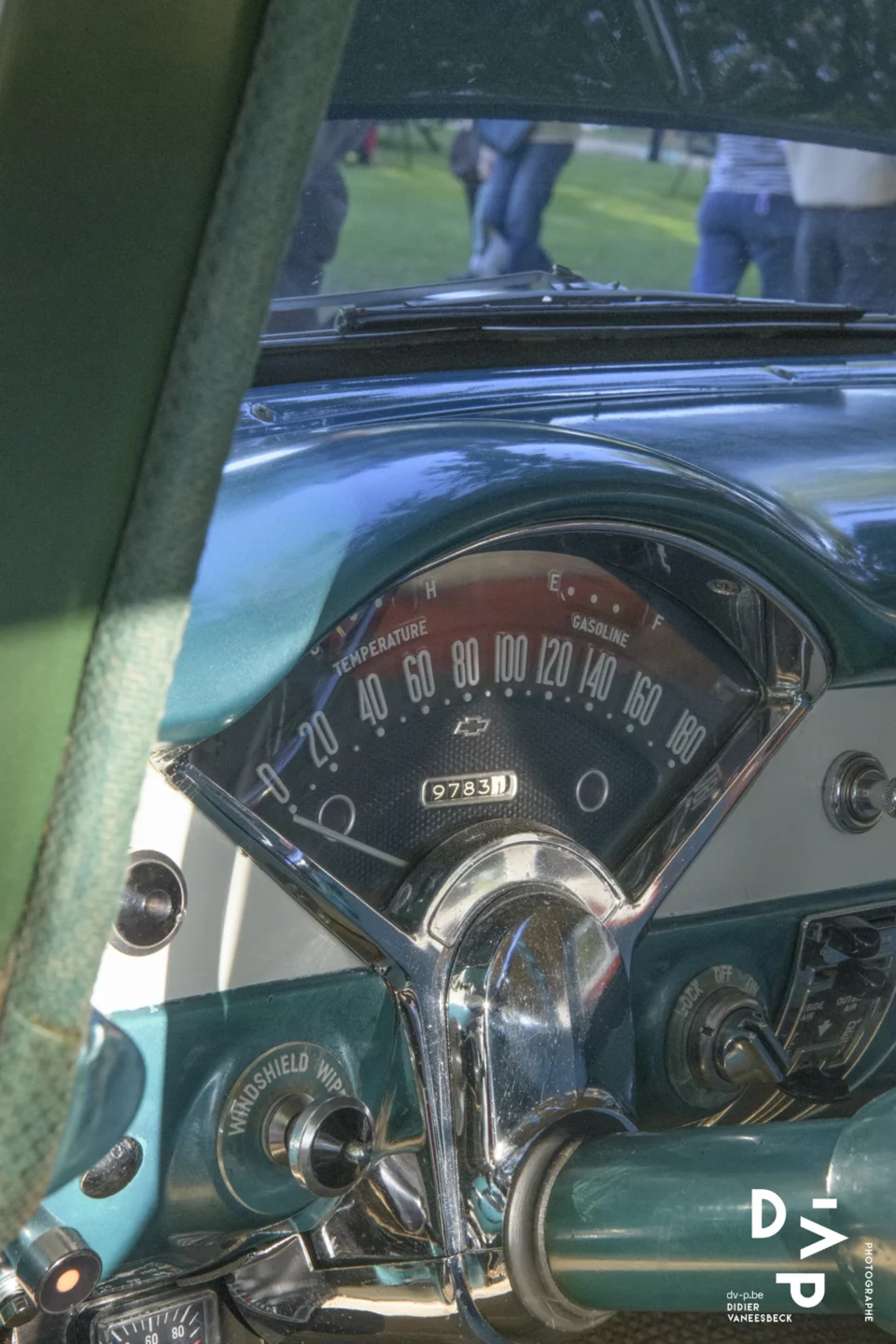 Compteur en demi-lune de la Chevrolet 1955 – Vintage Vehicles Day, Ferme Holleken Hoeve, Linkebeek